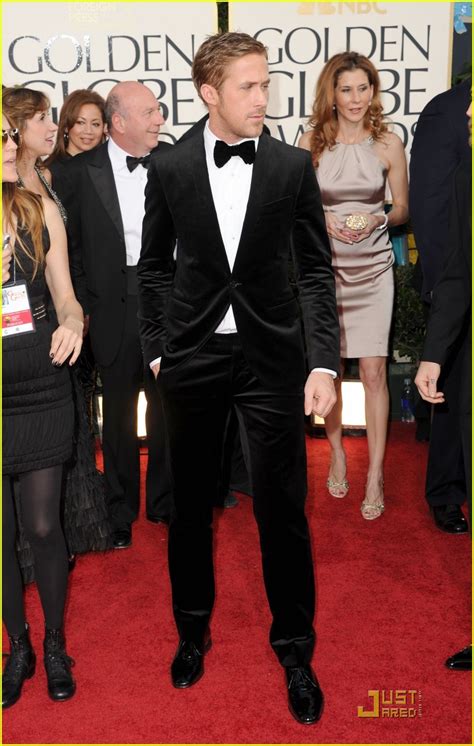Ryan Gosling Golden Globes Red Carpet Photo Ryan