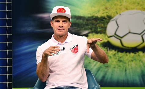 Nova produção musical da play para amanco! Túlio admite ter orado por lesão e nega boicote no ...
