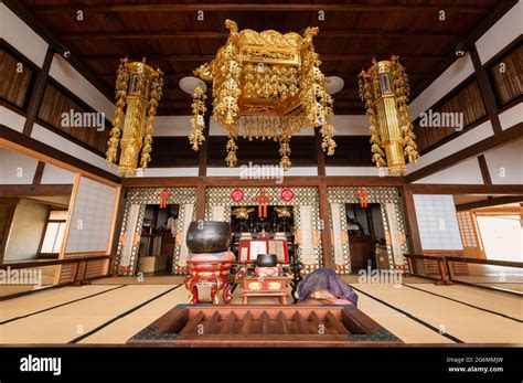 Japanese Temple Interior Hi Res Stock Photography And Images Alamy