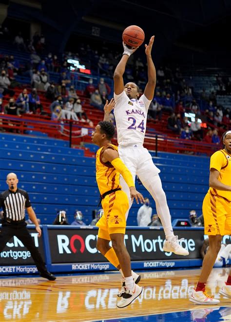 Kansas Basketball S Bryce Thompson Should See More Minutes On The Floor
