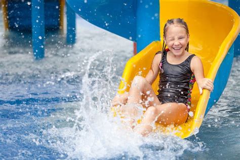 Girls In Swimming Pool Water Slide At Aquapark Hoodoo Wallpaper