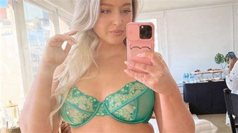 Iskra Lawrence Flaunts Her Ample Cleavage And Tone Curves In A