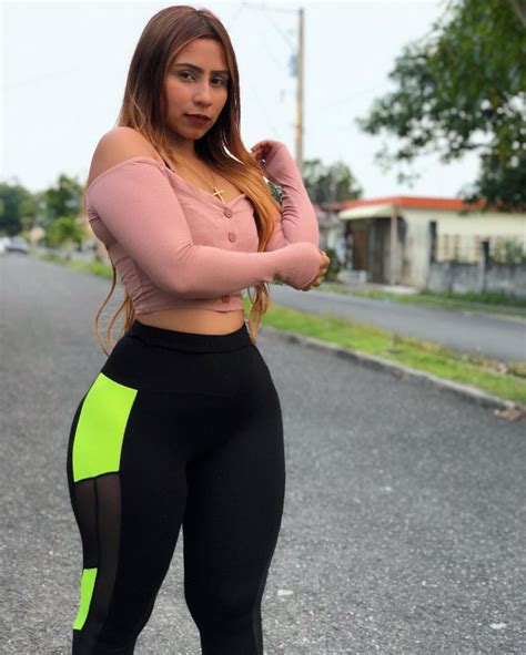 Karla Abreu Lagertha Curvy Women Fashion Looks Academia Thick