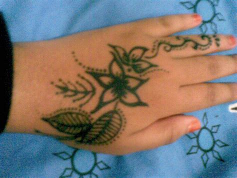 Namun ditangan orangkreatif, walau kertas sudah robek gambarnya justru lebih keren! KERTAS KOSONG