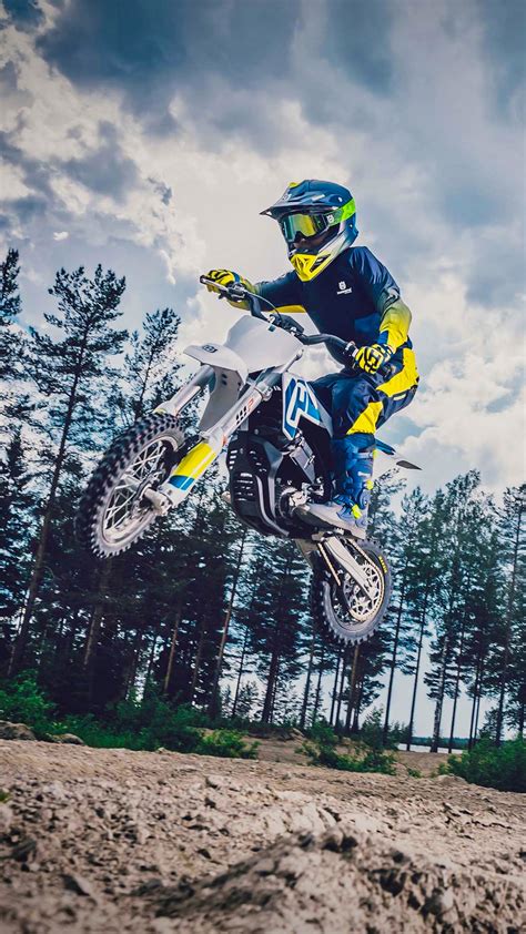 Every image can be downloaded in nearly every resolution to ensure it will work with your device. Husqvarna EE-5 Electric Dirt Bike 4K Ultra HD Mobile Wallpaper