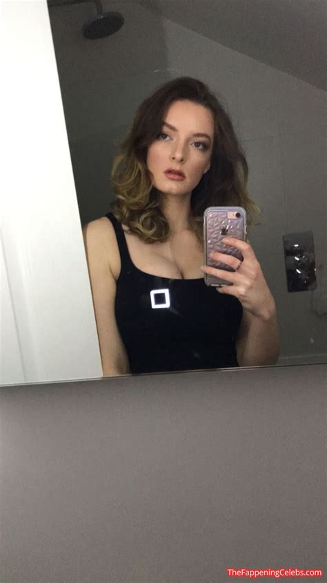 Dakota Blue Richards Sexy Hot Topless Leaked Pictures Celeb