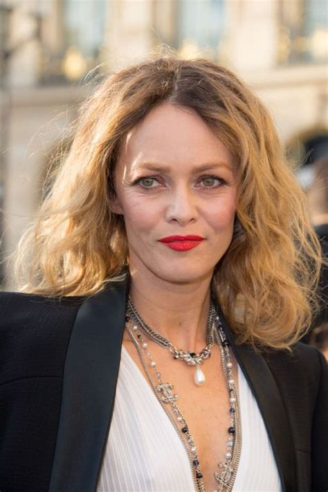 Model and singer who topped french charts in 1987 with joe le taxi, released when she was just 14 years old. Vanessa Paradis : ce réalisateur "sévère" qui l'a beaucoup ...