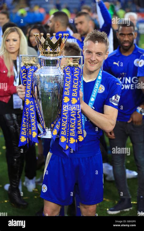 Leicester Citys Jamie Vardy Lifts The Trophy As The Team Celebrate