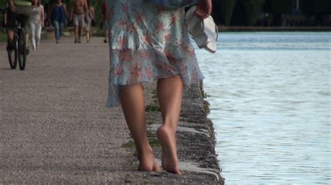 Walking Barefoot Diva Prettyfeet