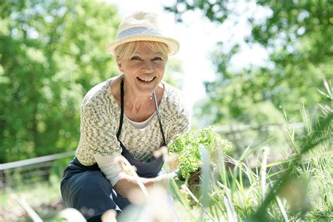 Gardening Tips And Benefits For Seniors In Parkland Fl Aston Gardens
