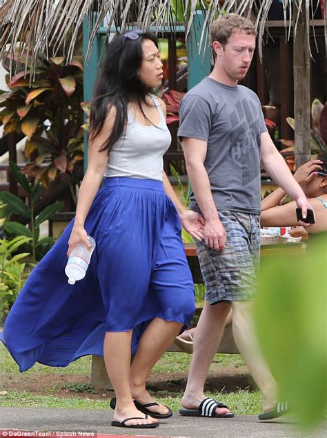 Billionaire Mark Zuckerberg Enjoys Budget Hawaiian Vacation With Wife