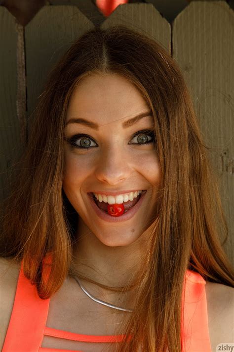 Clara Mabee Zishy Pornstar Face Smiling Women Hd Phone Wallpaper