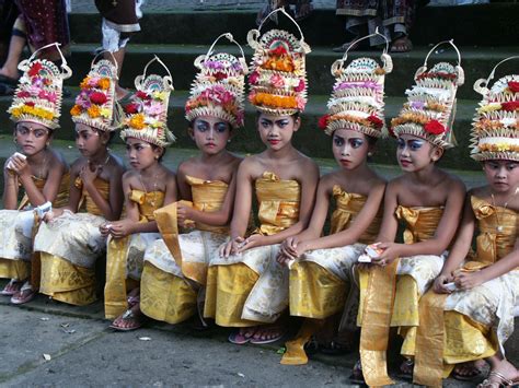 Traditional Ceremony In Indonesia Balinese Newlyweds Cerimonia