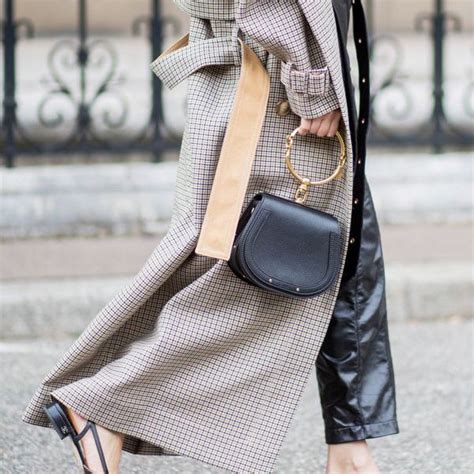 Create an account or log into facebook. The Dos and Don'ts of Going on a First Date