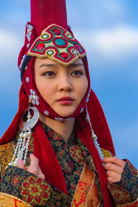 mongolia jim zuckerman photography and photo tours mongolia mongolian people costumes around