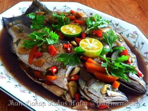 Tumis bawang merah, bawang putih dan halia sehingga naik bau. Di celah-celah kehidupan: Pelbagai resipi ikan masak stim ...