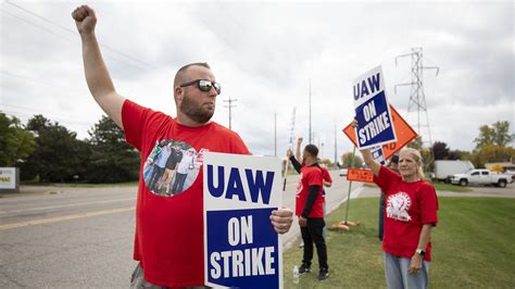 The Uaw Reaches A Tentative Deal With Gm The Last Holdout Of Detroits