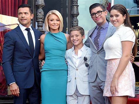 Kelly Ripa Moms And Babies Celebrity Babies And Kids Moms And Babies