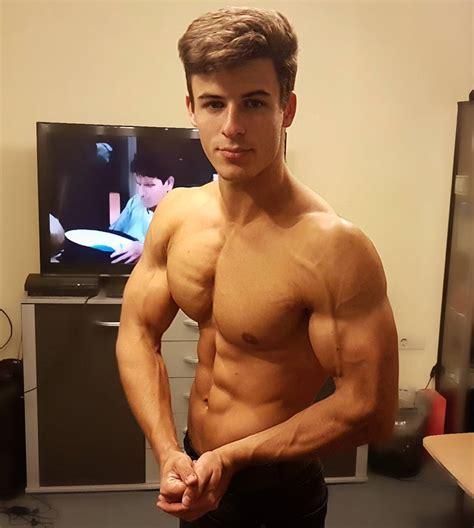 Shirtless Fit Guys With Abs Gayfriendschat