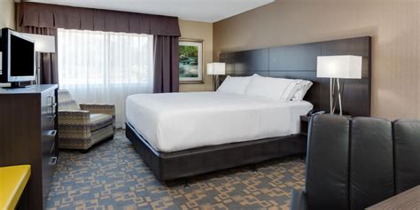 Holiday Inn Hotel Bedroom Featuring An Enviroloft Comforter Sheet Market
