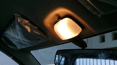 Sebaiknya Jangan Nyalakan Lampu Kabin Mobil Ketika Mengemudi