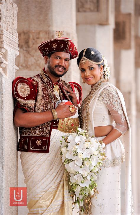 Sri Lankan Kandyan Groom And Bride Wedding Couple Poses Photography