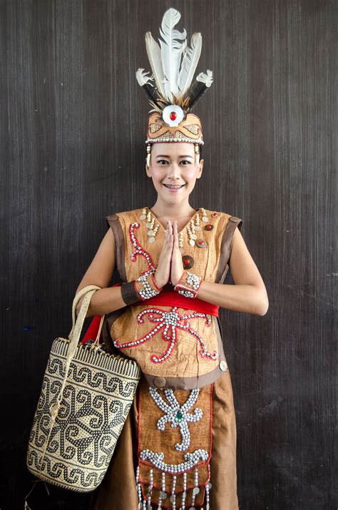 Pakaian Adat Suku Dayak Baju Adat Tradisional Images And Photos Finder