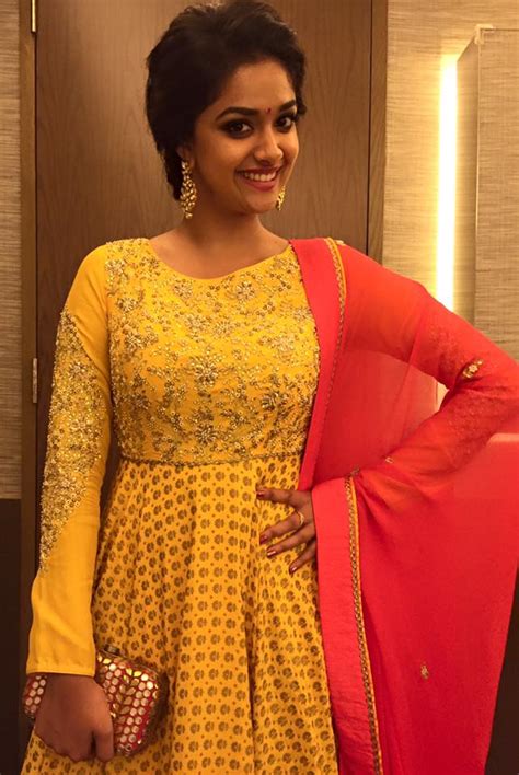 Keerthi Suresh Beautiful Photos And Hot Stills In Saree