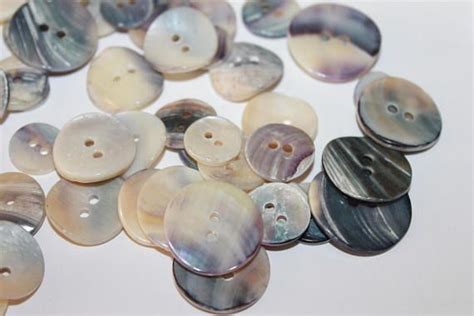 Natural Mother Of Pearl Shell Buttons Assorted Lot Of Vintage Mother