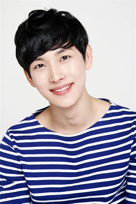 The most popular and most talented south korean actor im siwan biography & social media facts 2019. Play with Yim Si Wan at #KCON16NY! - KCON USA OFFICIAL SITE