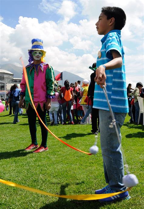 Te proponemos una serie de actividades que pueden ayudarte a pasarlo en grande con tu. Parque del Itchimbía. Los niños participaron de varios juegos y concursos organizados por ...
