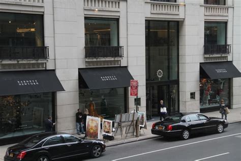 Barneys New York Looks To Open A New Location In Downtown Manhattan