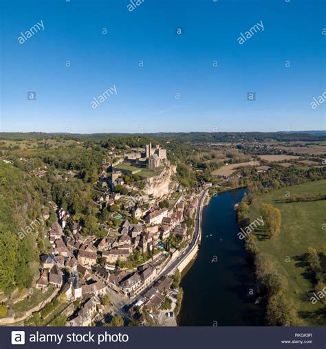 Chateau De Beynac Beynac Et Cazenac Perched On Its Rock Above The