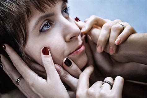 girl model hands brush fingers shoot cinema person portrait mirror view pikist