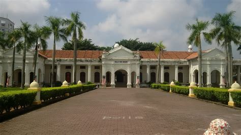 Balai seni negeri ini mula dibina pada tahun 1893 dan telah digunakan sebagai mahkamah besar pada tahun 1912. All about Malaysia : Balai Seni Negeri - State Art Gallery