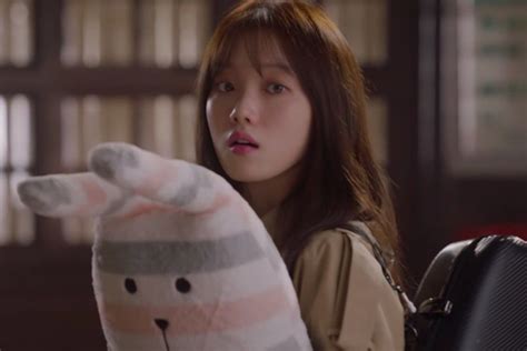 She is known for her roles in different dramas such as it's okay, that's love (2014), cheese in the trap (2016) and doctors (2016). Lee Sung Kyung est curieux de connaître Han Suk Kyu dans ...