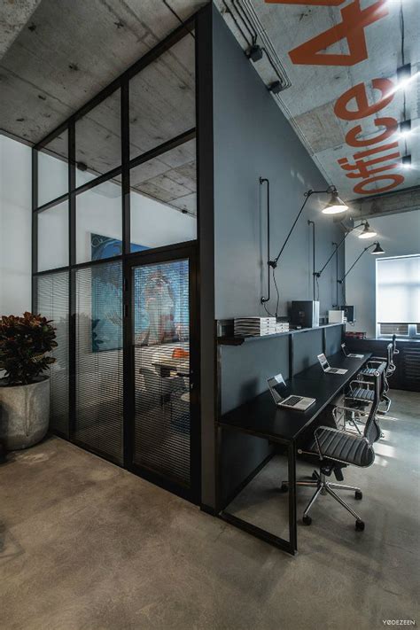 But the ceiling is very important and can radically change the whole design in a room. Offices with an industrial interior design touch