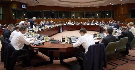 Il consiglio dell'unione europea è composto dai 28 ministri di ciascuno stato, che si riuniscono in base alla materia in discussione. Il sistema di voto al Consiglio dell'Unione europea - Il ...