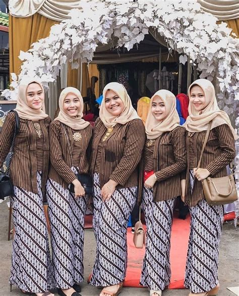 23 Inspirasi Baju Bridesmaid Muslimah Yang Modis Dan Elegan Updated 2022 Bukareview