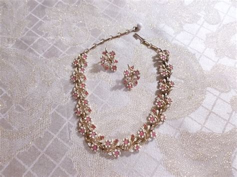 Vintage Coro Jewelry Pink Rhinestone And White Enameled Floral