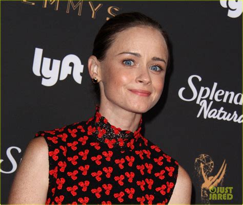Photo Alexis Bledel Joins Handmaids Tale Co Stars At Pre Emmys Event