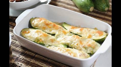Entonces no puedes dejar de aprender a hacer esta receta en la que te contamos cómo hacer bizcocho de calabaza. Calabacitas rellenas horneadas - Stuffed zucchini ...