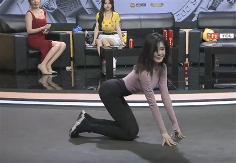 Huya Two Station Borrows S11 To Make A Living Beautiful Anchor Sexy Hot Dance Netizens What