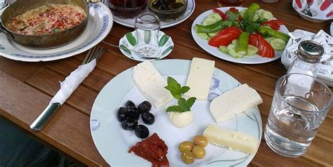 What Does A Typical Turkish Breakfast Look Like The Istanbul Insider