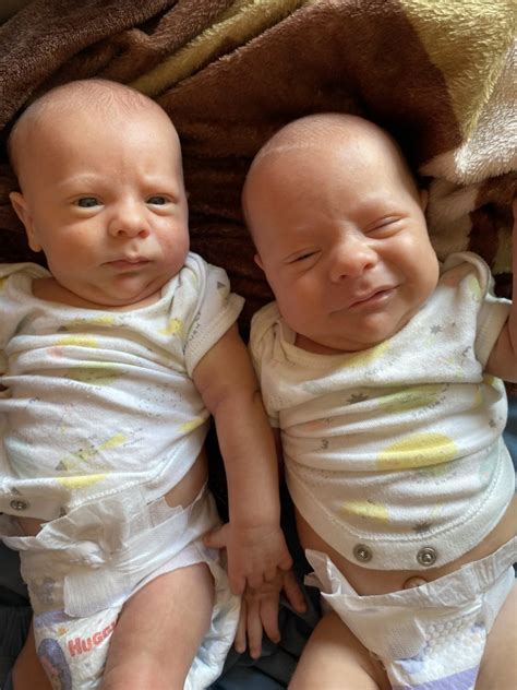 Mom With 2 Twins Calls Police When She Cant Tell Them Apart