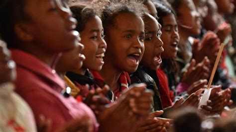 Các Tu Sĩ Sa Lê Diêng ở Mauritius đưa Những Người Trẻ