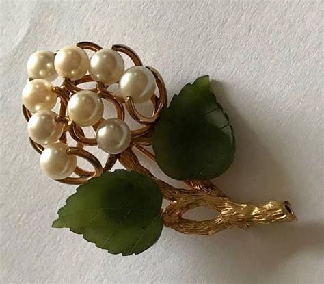 It is also more hardy. Rare Vintage Van Dell 1/20 12k GF Molded Flowers Pearl ...