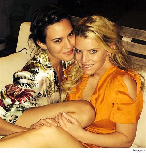 Jessica Simpson Shares Three Way Kiss With Girlfriends See The Racy Pic