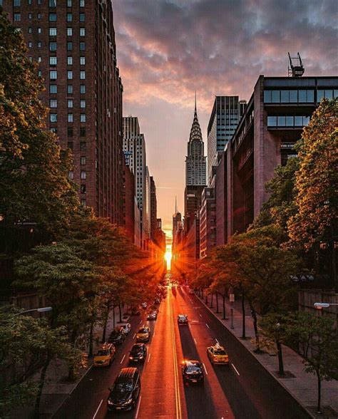 Manhattanhenge Nyc The Two Best Days Known As Full Sun On The Grid