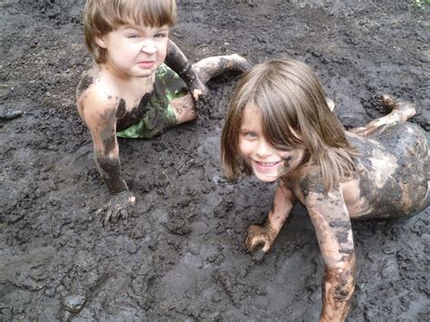 People Playing In The Mud Google Search Crian A Brincando Crian As